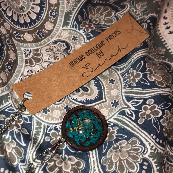 NWT Pressed Flower Necklace and Earrings - Picture 3 of 5